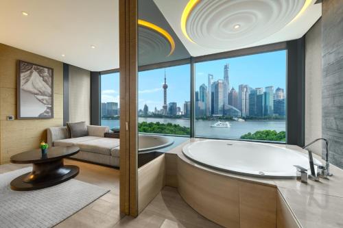 Panorama Bund Retreat King del hotel Banyan Tree Shanghai On The Bund. Foto 9