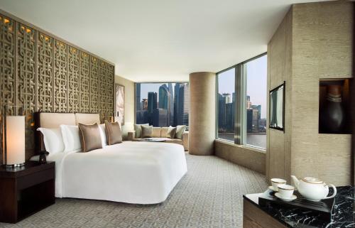 Bund Junior Suite del hotel Banyan Tree Shanghai On The Bund. Foto 5
