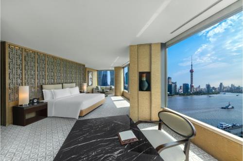 Bund Junior Suite del hotel Banyan Tree Shanghai On The Bund. Foto 6