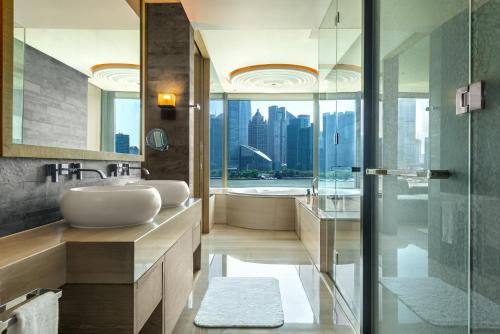 Suite Grand Bund del hotel Banyan Tree Shanghai On The Bund. Foto 9