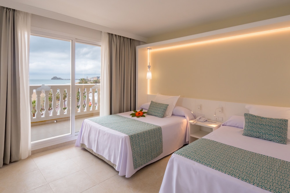 Habitación familiar, terraza, vistas al mar del hotel Gran Peñiscola