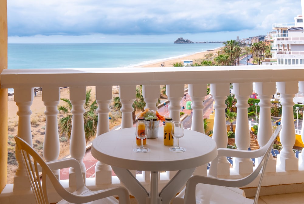 Habitación familiar, terraza, vistas al mar del hotel Gran Peñiscola. Foto 4