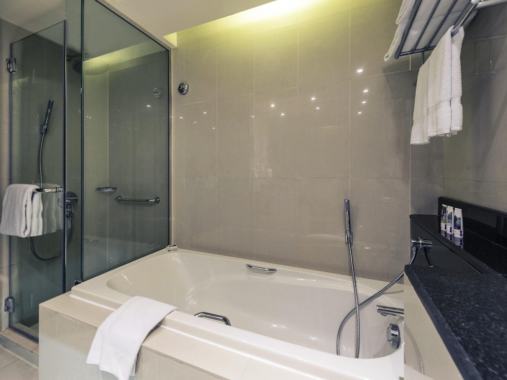 Habitación Superior con 1 cama doble del hotel Mercure Gold Al Mina Road Dubai. Foto 6