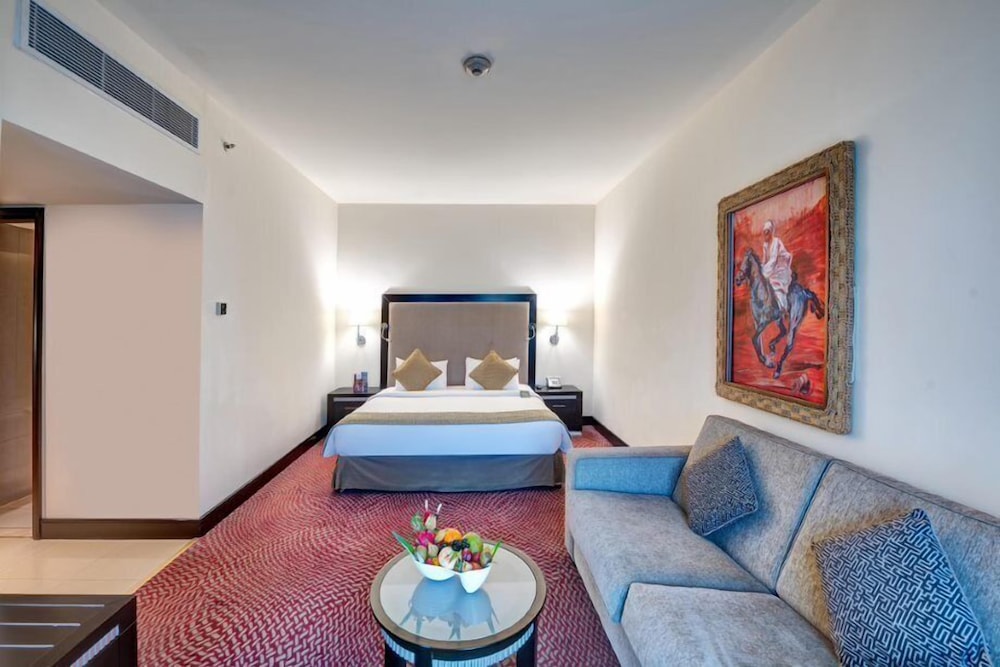 Suite Ejecutiva con 1 cama doble del hotel Mercure Gold Al Mina Road Dubai. Foto 3
