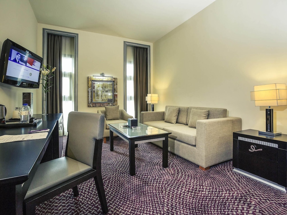 Suite Ejecutiva con 1 cama doble del hotel Mercure Gold Al Mina Road Dubai. Foto 12