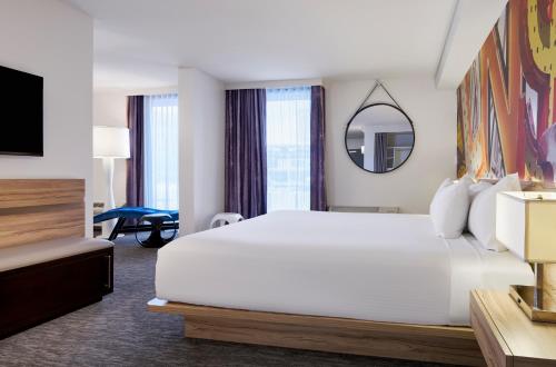 Suite Deluxe con cama extragrande - No fumadores del hotel The LINQ Hotel and Casino. Foto 3