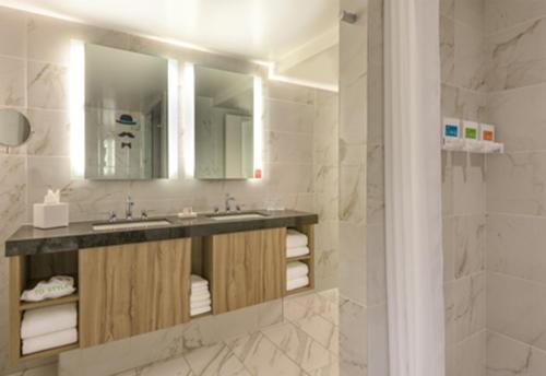 Suite Deluxe con cama extragrande - No fumadores del hotel The LINQ Hotel and Casino. Foto 4