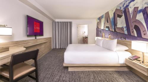 Suite Executive con cama extragrande para no fumadores del hotel The LINQ Hotel and Casino. Foto 1