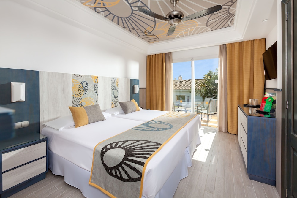 Habitación familiar, 2 habitaciones, balcón del hotel Riu Chiclana