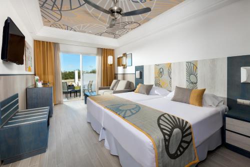 Double Room with Balcony del hotel Riu Chiclana