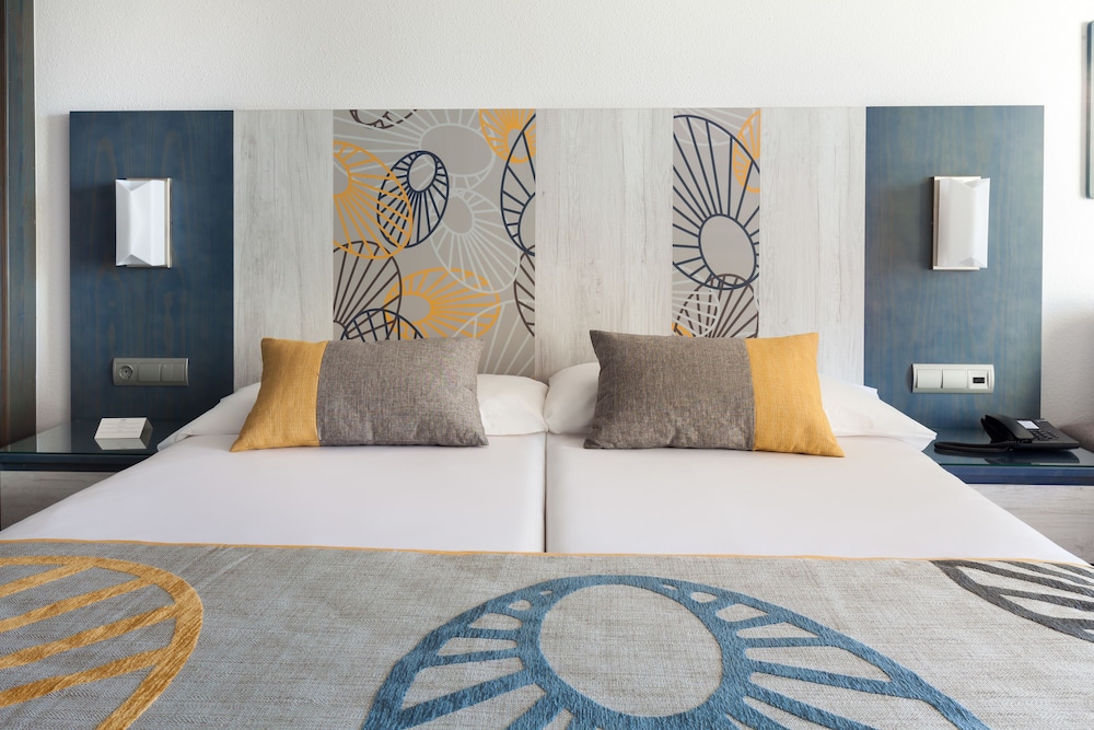 Habitación estándar doble, balcón del hotel Riu Chiclana. Foto 2