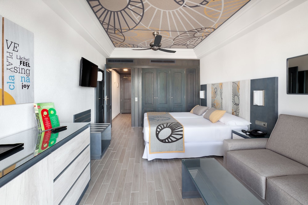 Habitación estándar doble, balcón del hotel Riu Chiclana. Foto 3