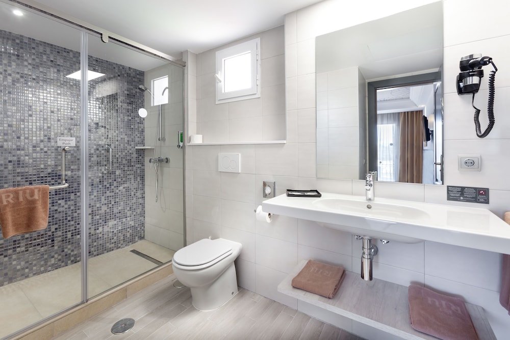 Habitación estándar doble, balcón del hotel Riu Chiclana. Foto 4