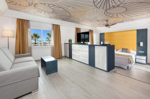 Suite Junior del hotel Riu Chiclana. Foto 3
