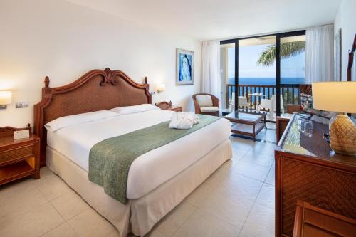Suite with Sea View (2 Adults + 1 Child) del hotel La Palma Princess