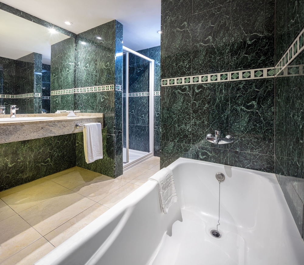 Habitación familiar Vista Parcial Mar Balcón o Terraza 4 camas individuales del hotel La Palma Princess. Foto 3