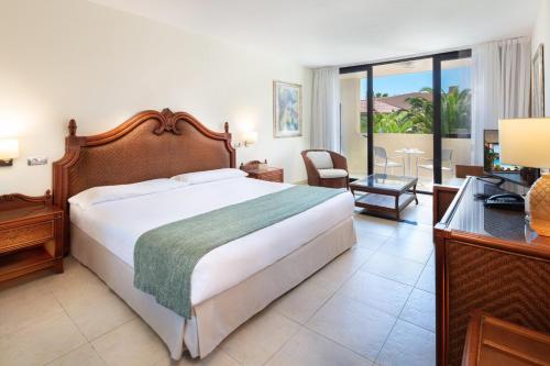 Habitación triple Balcón o Terraza del hotel La Palma Princess