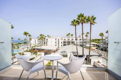 Habitación Doble con vistas laterales al mar del hotel Hipotels Barrosa Park. Foto 1