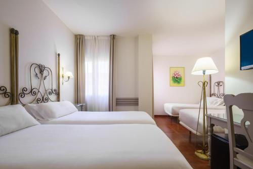Habitación cuádruple del hotel Crisol Chiclana. Foto 1