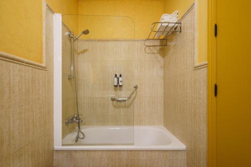 Habitación cuádruple del hotel Crisol Chiclana. Foto 2