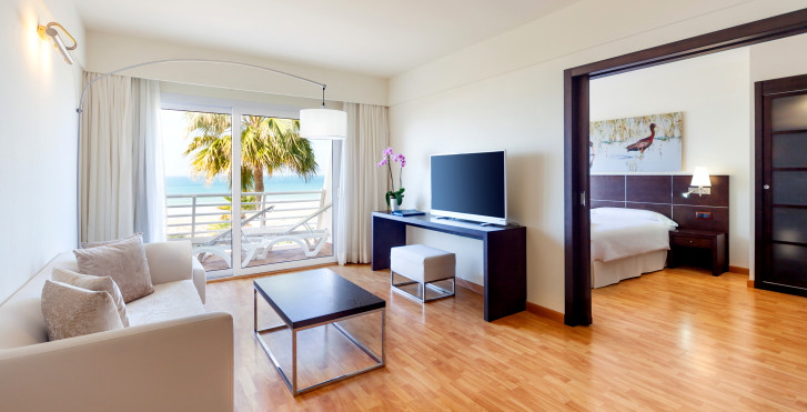 Suite del hotel Iberostar Waves Royal Andalus