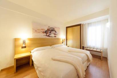 Habitación familiar del hotel Iberostar Waves Royal Andalus. Foto 1