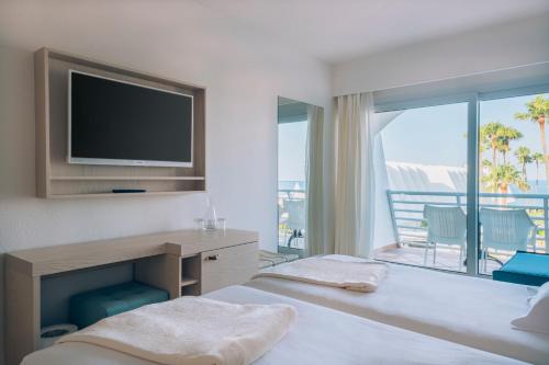 Habitación Doble con vistas al mar del hotel Iberostar Waves Royal Andalus. Foto 4