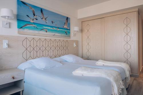 Habitación Doble - 2 camas individuales del hotel Iberostar Waves Royal Andalus. Foto 2