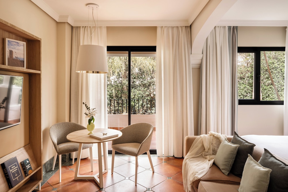 Premium Room Vista jardín del hotel Palacio de Sancti Petri, a Gran Meliá Hotel