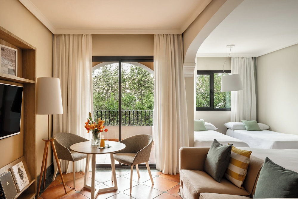Premium Family Room del hotel Palacio de Sancti Petri, a Gran Meliá Hotel. Foto 1