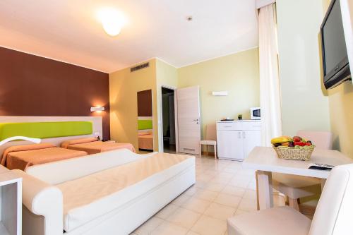 Habitación Triple Superior del hotel Residence Ulivi E Palme. Foto 1