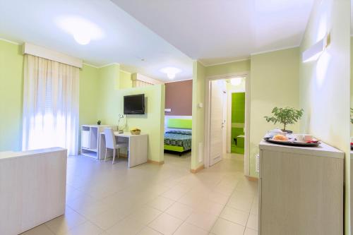 Suite Superior de 2 dormitorios del hotel Residence Ulivi E Palme. Foto 5