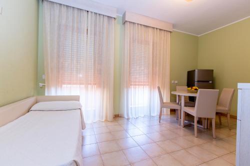 Suite Superior de 2 dormitorios del hotel Residence Ulivi E Palme. Foto 8