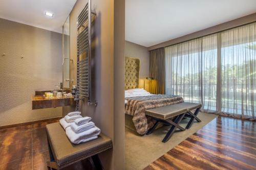 Superior Double Room with Garden or Pool View del hotel AP Lago Montargil Conference & Spa. Foto 2
