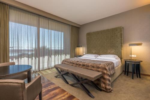 Superior Double Room with Lake View del hotel AP Lago Montargil Conference & Spa