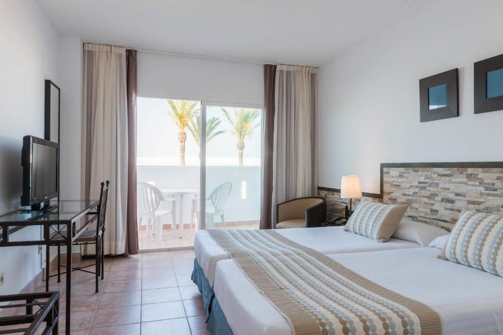 Habitación doble del hotel FERGUS Conil Park. Foto 1