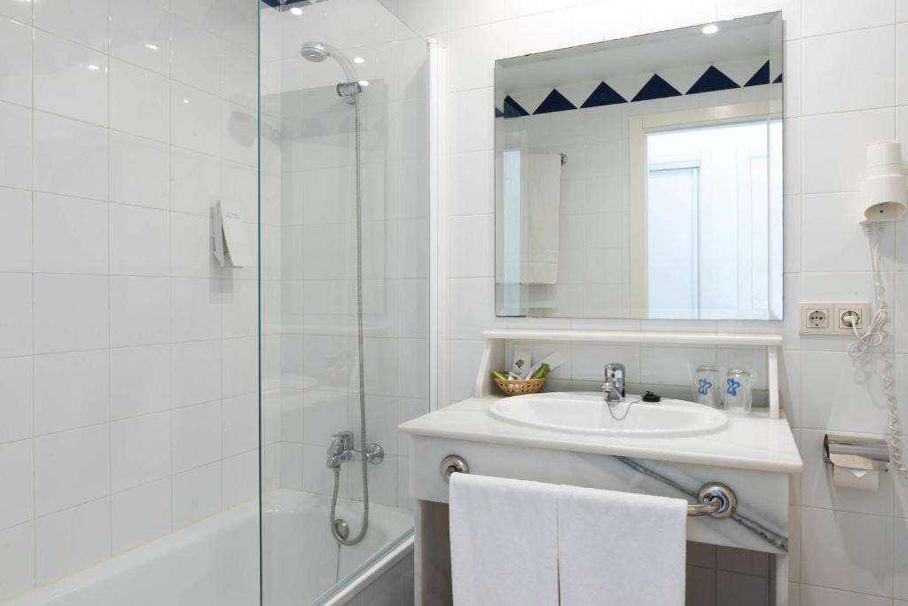 Habitación doble del hotel FERGUS Conil Park. Foto 3