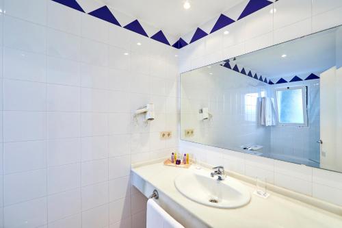 Habitación Doble Estándar - 2 camas del hotel FERGUS Conil Park. Foto 8