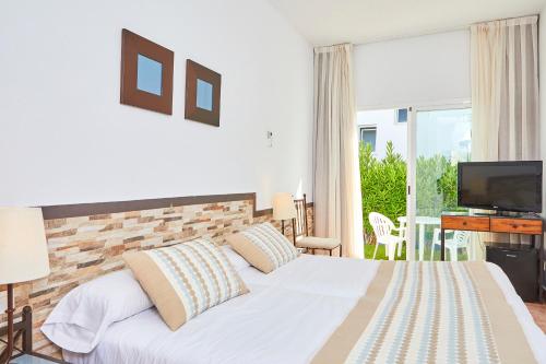 Habitación Doble Económica - 2 camas del hotel FERGUS Conil Park. Foto 5