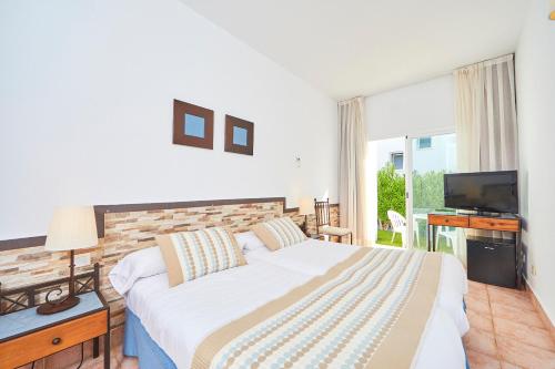 Habitación Doble Económica - 2 camas del hotel FERGUS Conil Park. Foto 6