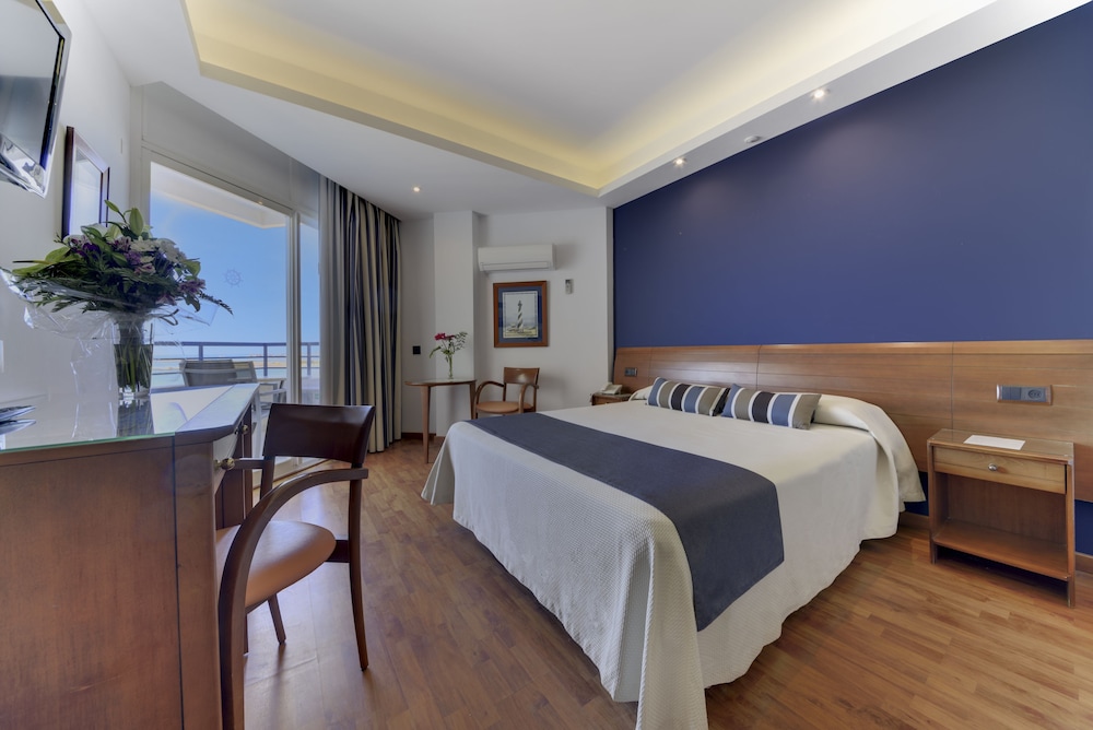 Habitación con 1 cama doble o 2 individuales, vistas al mar del hotel Puertobahia y SPA. Foto 1