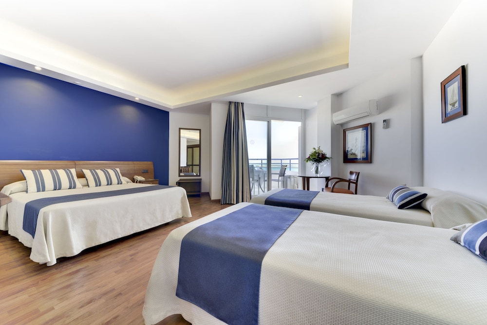 Habitación familiar, vistas al mar del hotel Puertobahia y SPA