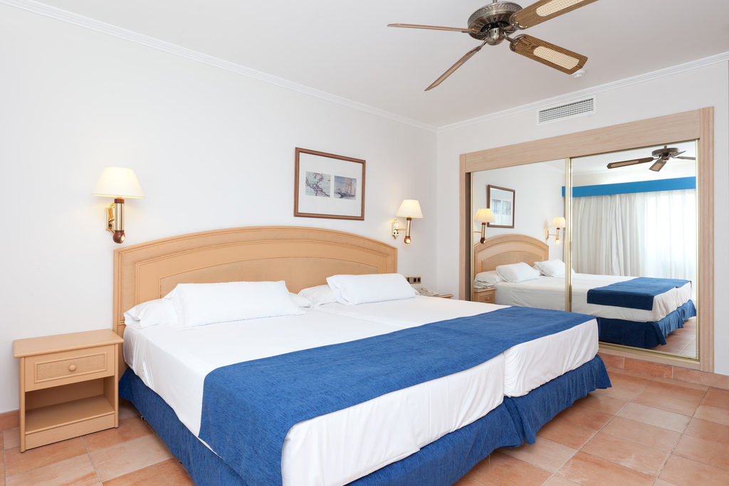 Habitación Doble Superior con jardín del hotel Playaballena Aquapark & Spa