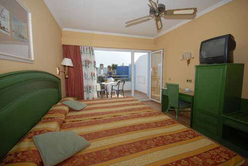 Habitación doble Comunicada del hotel Playaballena Aquapark & Spa. Foto 1