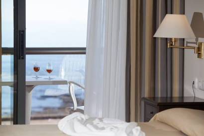 Habitación doble Vista Mar Superior del hotel Duque de Najera. Foto 3