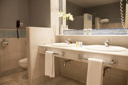 Habitación doble del hotel Duque de Najera. Foto 2