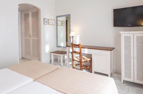 Habitación Triple Estándar del hotel Playa de la Luz. Foto 1