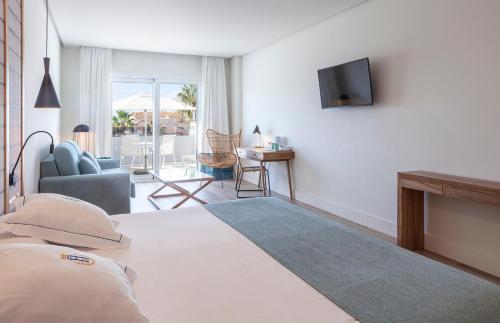 Estudio Triple Estándar del hotel Playa de la Luz. Foto 1