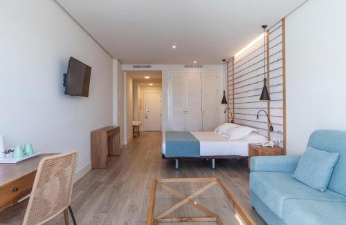Estudio Triple Estándar del hotel Playa de la Luz. Foto 2
