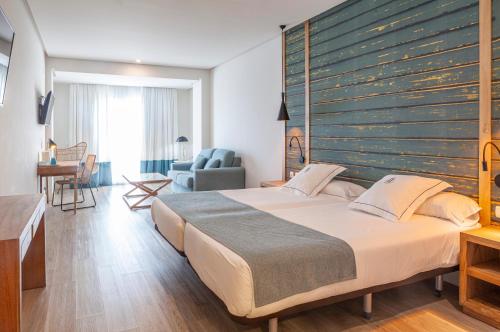 Estudio Triple Estándar del hotel Playa de la Luz. Foto 5